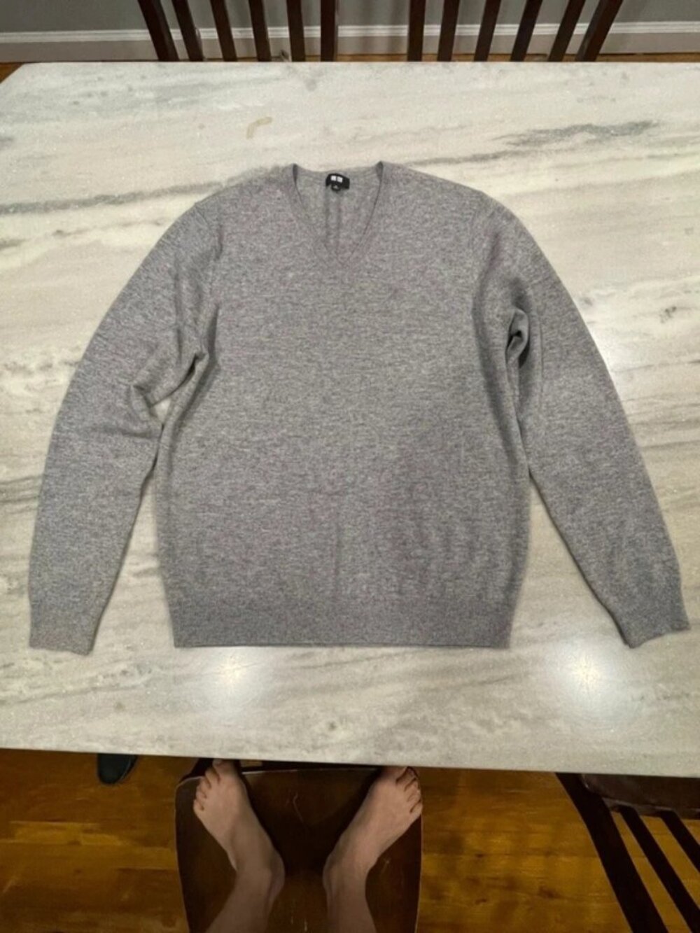Uniqlo Men’s Grey Cashmere V-Neck Sweater M